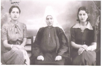 Madre y hermanas de Jamil