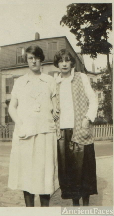 Bertha & Anna Heidke, Massachusetts 1925