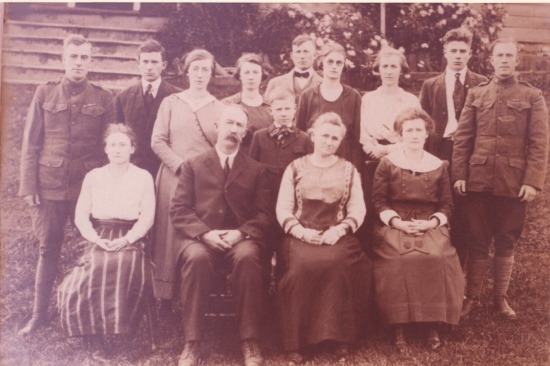 William  & Mary (Polk) Poust Family, 1920