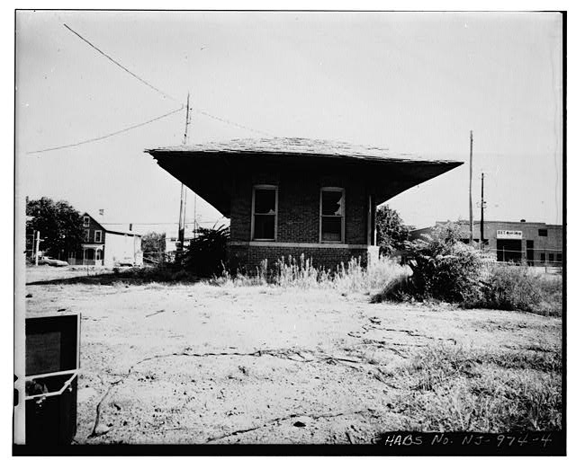 4. VIEW EAST, WEST SIDE - Raritan Railroad Station,...