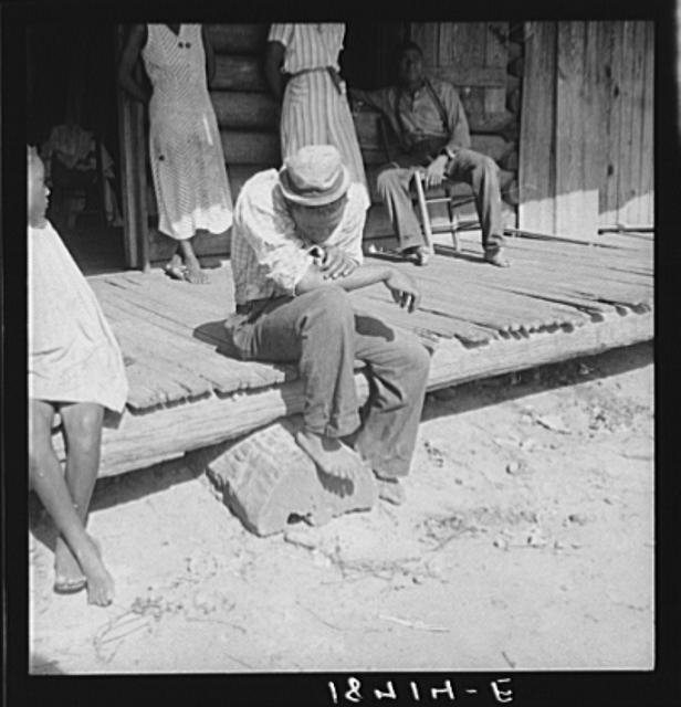 Near Tifton, Georgia. The sharecropper harvest is over in...