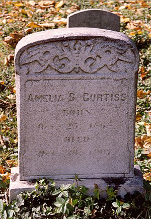 Gravestone of Amelia Schumann Curtiss