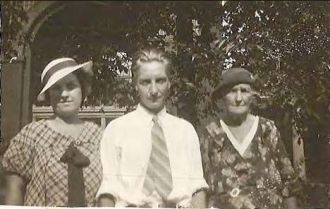 Myrtle Leffew Feasel & Leonard Leffew with their mother, Parlee