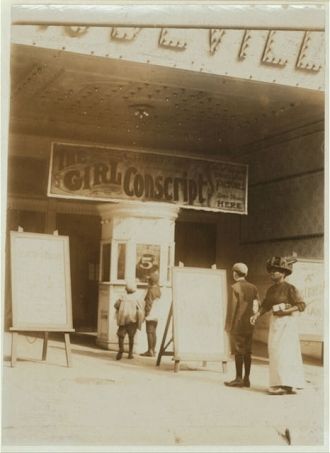 Harry Silverstein, Newsboy