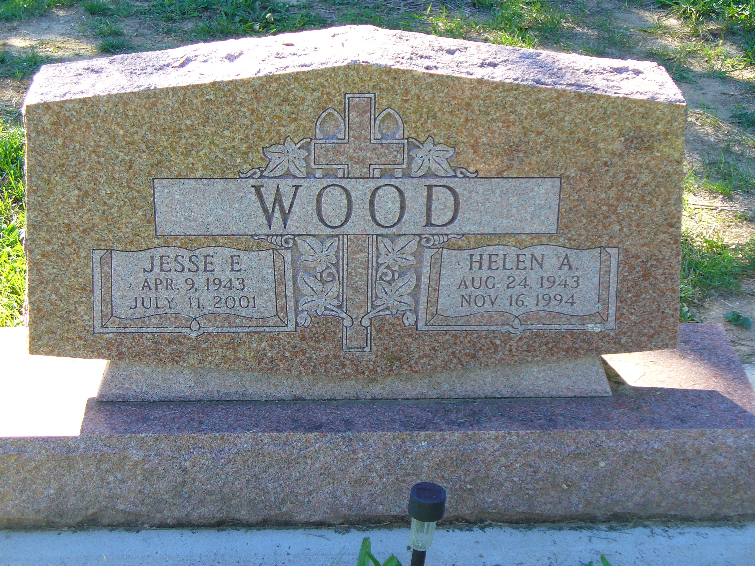 Helen A & Jesse E. Wood gravesite