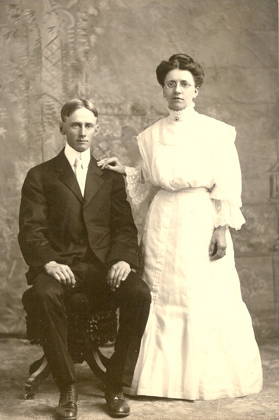 Philutus Chambers & Anna Ache wedding 1906