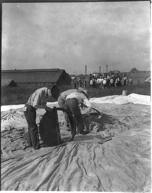 U.S. Signal Corps at work on balloon, Ft. Myer, Va., 1907