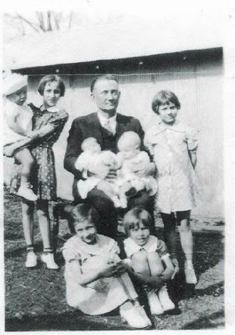 James Blaine Bloss and grandchildren