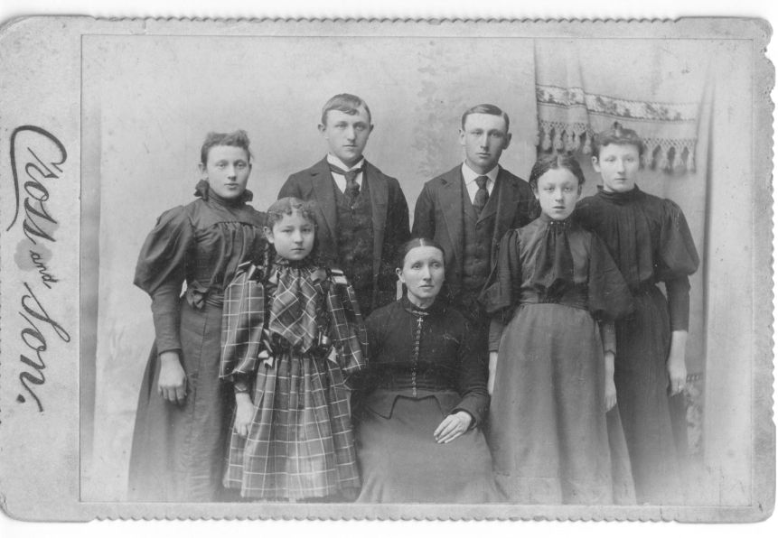 Looks like unknown mother with 6 children