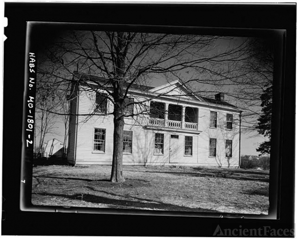 FRONT AND SIDE FACADES Alexander Majors House, 8145...