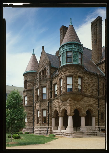 SOUTHEAST CORNER OF BUILDING - Samuel Cupples House, 3673...