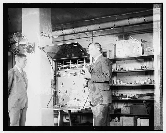 Aeroplane radio transmitting Maj. J.O. Mauborgne, 11/24/25