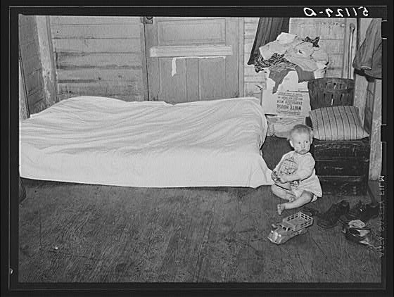 Migratory packinghouse workers living quarters near Belle...