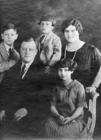 Joseph & Anna Bosco Vertuno Family, IL c1929