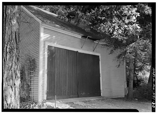 31. ENTRANCE WALL OF BARN - The Wayside, Lexington Road,...