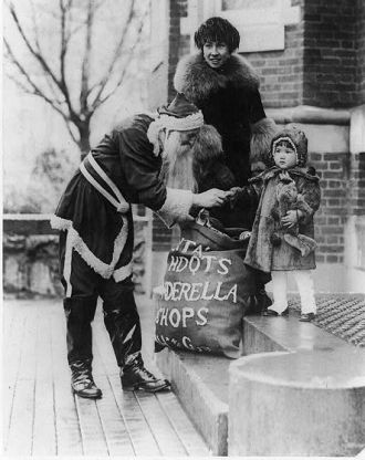 Betty Sze meets Santa Claus, 1921