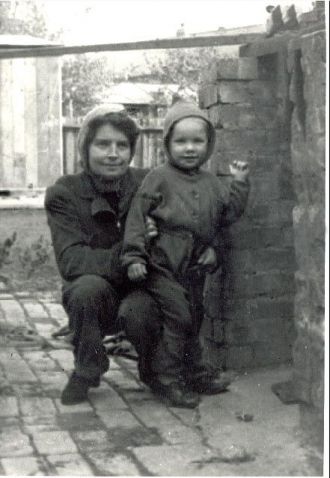 Gwendoline & David Batchelor, 1941