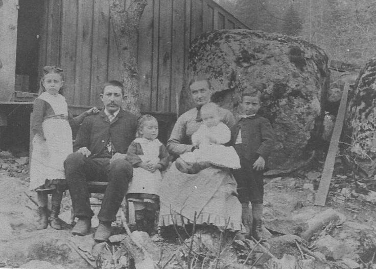 James Elliot WILLIAMS,Mary Alcey (DABBS)WILLIAMS and kids
