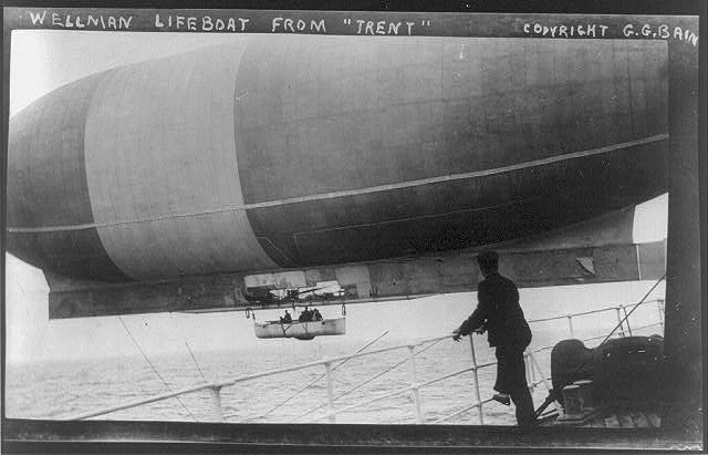 [Wellman's airship "America" viewed from the RMS "Trenet"]