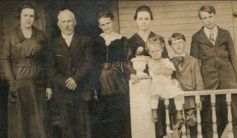 Edward & Elizabeth Rahm Family, Wisconsin 1919