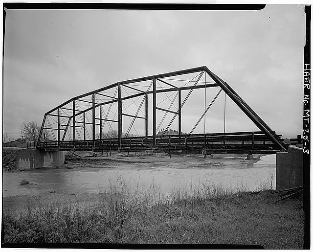 3. VIEW LOOKING NORTH, 3/4 ELEVATION - Roundup Bridge,...