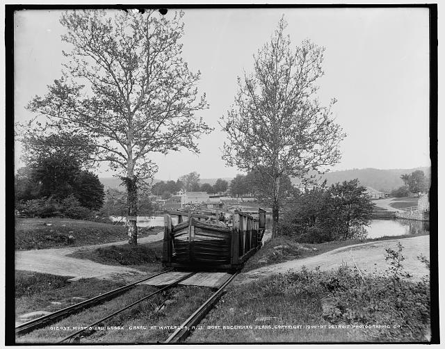 Morris and Essex Canal at Waterloo, N.J., boat ascending...