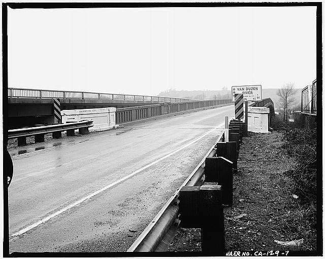 7. VIEW OF SOUTHERN APPROACH, LOOKING NORTH - Van Duzen...