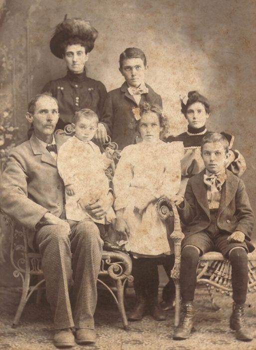 Ida Smith Thompson(?) and family