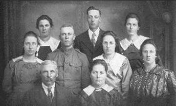 Hubert & Anna Weber Family, 1918