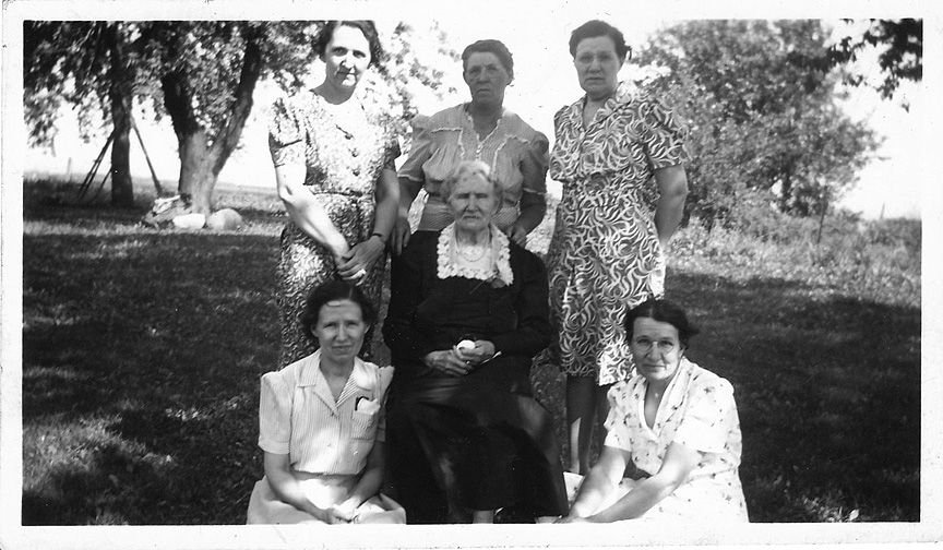 Pauline Smith with 5 Daughters