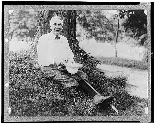 [Warren Harding, full-length portrait, wearing golfing...