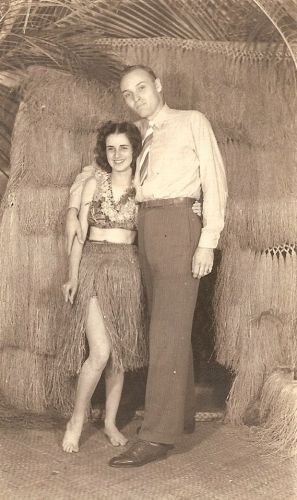 Unknown couple, Hawaii WW II
