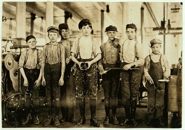 Ivey Mill Company, Hickory, N.C. Some doffers and...