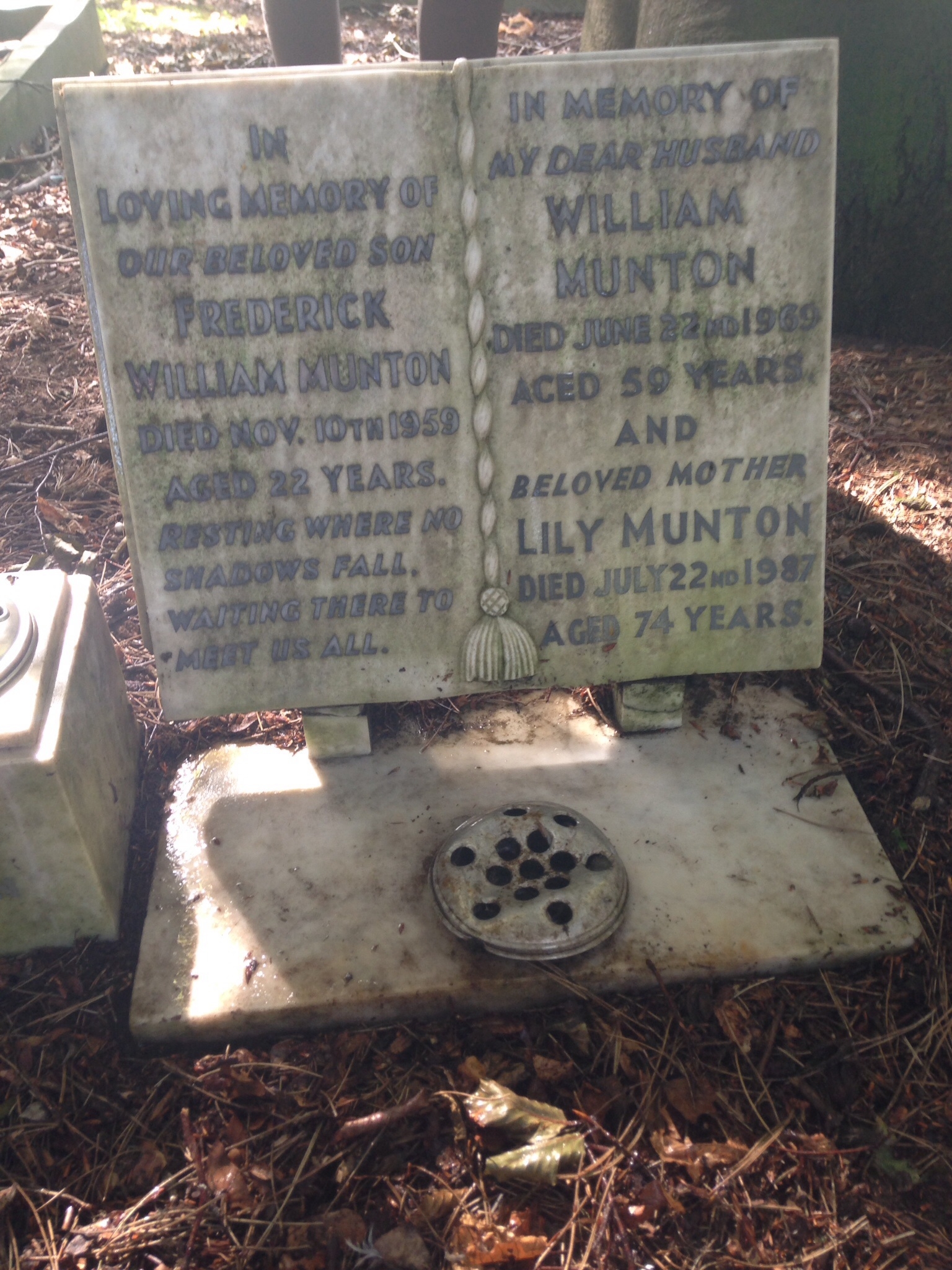 Lily, Fredrick, & William Munton Grave