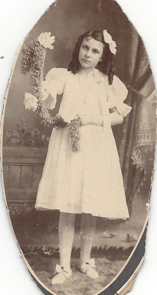 Esther Faye Reed as a young girl