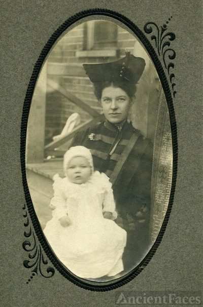 Sarah & Helen Burgess, 1905