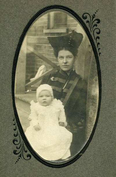 Sarah & Helen Burgess, 1905