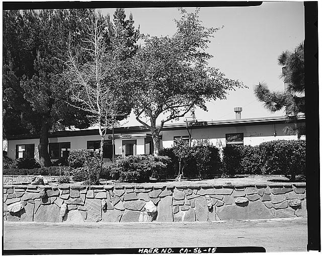 15. VIEW SHOWING FRONT OF MESS HALL, LOOKING NORTH. STORE...