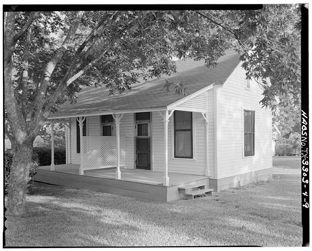 9. OUTBUILDING, REAR OF HOUSE, LOOKING NORTHWEST - Fort...