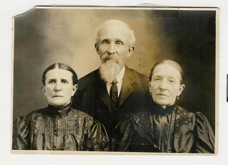 My Gggrandfather Richard E.L. Willard & 2 sisters