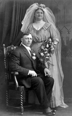 Frank and Anna (Dehen) Kemmetmueller, 1912