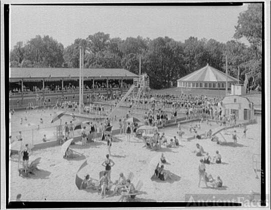 Glen Echo amusement park. Swimming pool close-up, Glen Echo