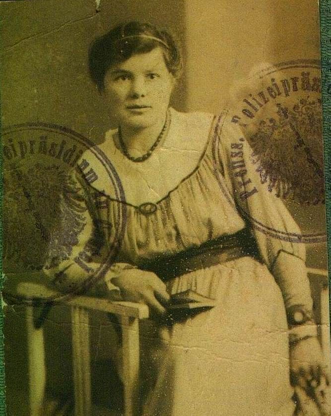 Gertrud Anne Elizabeth Gerhards passport photo