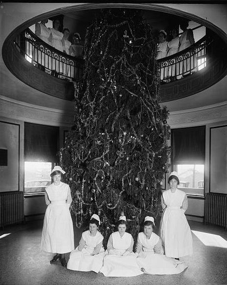 Garfield Hospital, [Washington, D.C.], Christmas tree