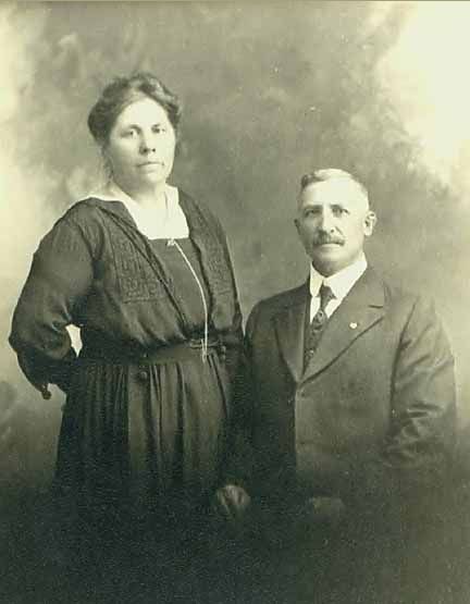 Anna and Gustave W Kurtz, 1920