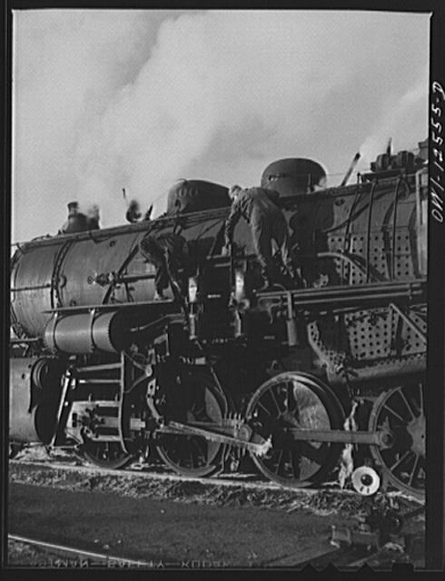 Chicago, Illinois. Engineer and fireman thawing out air...