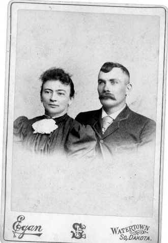 Egan, Watertown, SD: Unknown Couple