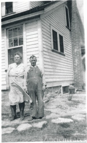 Circa 1910 Etta Clara Wylie Robinson b. 1984 - d. 1954 and Charles Robinson in Illinois