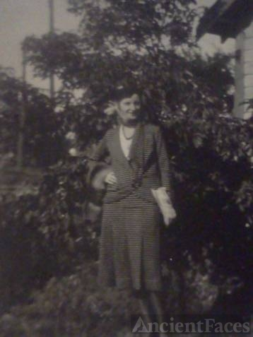 Laura L Sampson