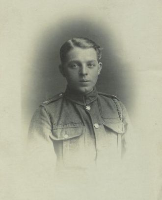 Mystery WW1 soldier